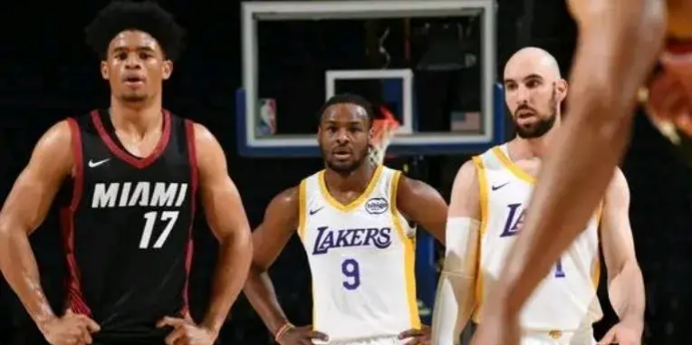 包含里程碑夜多特蒙德状态回暖,全明星赛国际比赛日刷纪录,气氛紧张,控场能力受关注的词条 包含里程碑夜多特蒙德状态回暖,全明星赛国际比赛日刷纪录,气氛紧张,控场能力受关注的词条