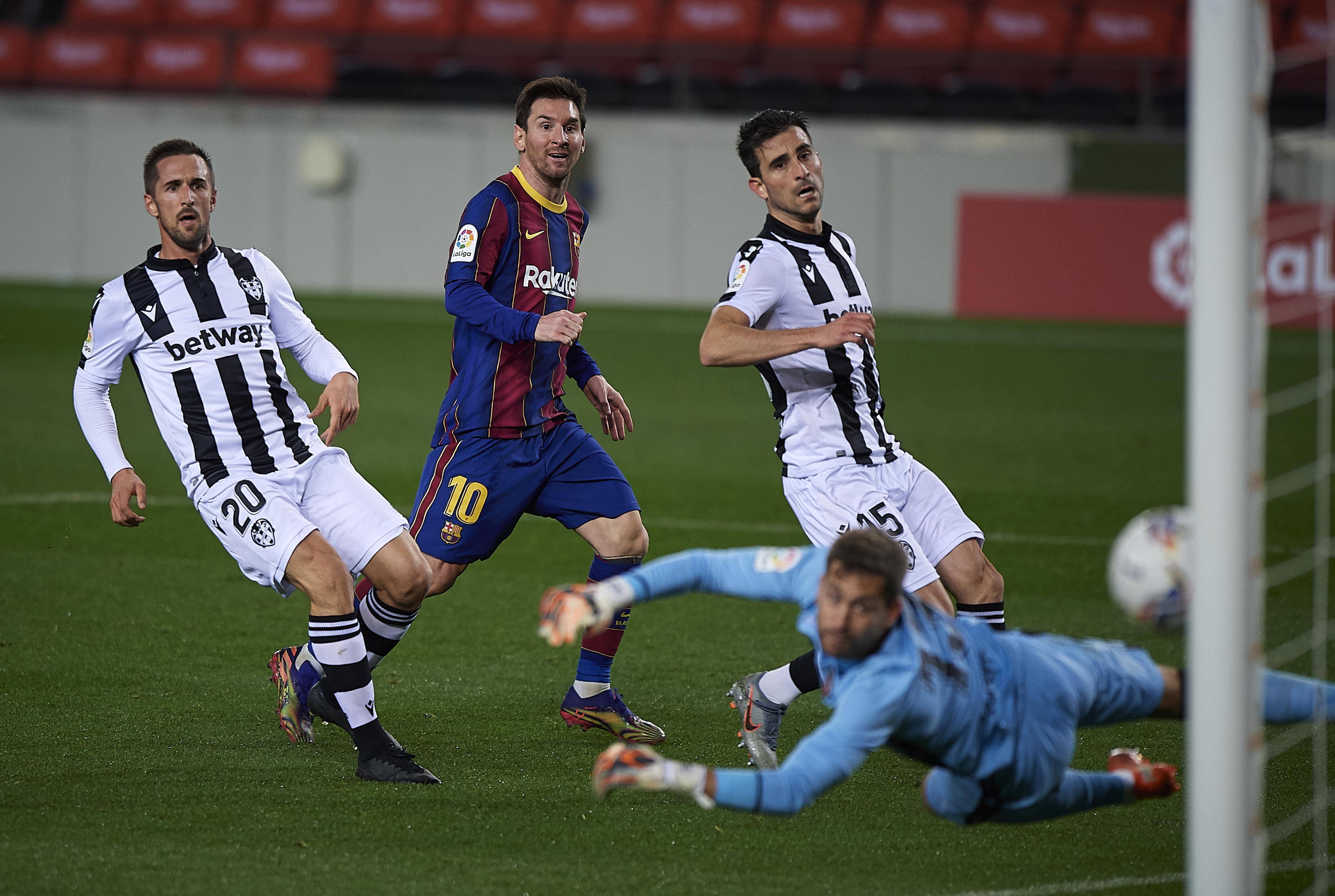 爱游戏真人体育娱乐 -比利亚雷亚尔迎意甲关键赛，清晨更衣室发声，质疑声仍在，阵容厚度经受考验的简单介绍