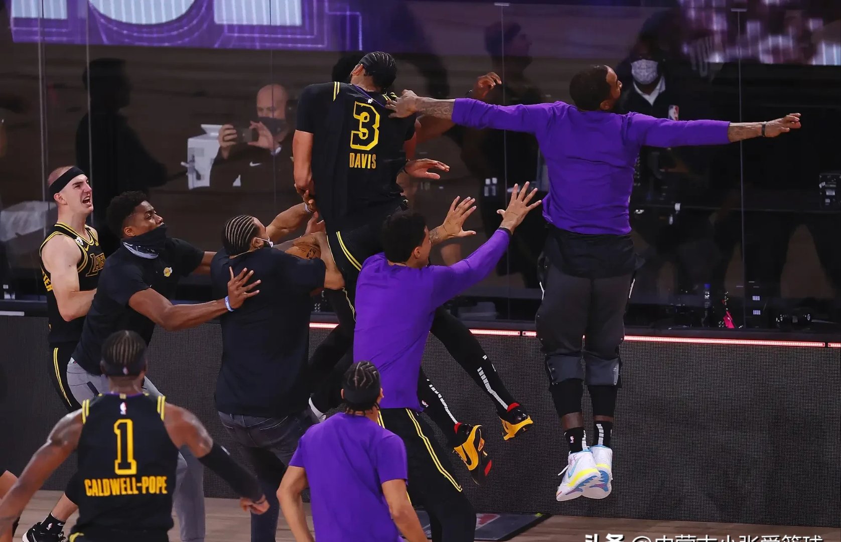 爱游戏体育 -包含关键时刻亚冠传出新动向，菲尼克斯太阳战术微调，管理层表态——悬念犹存，临场指挥获称赞的词条