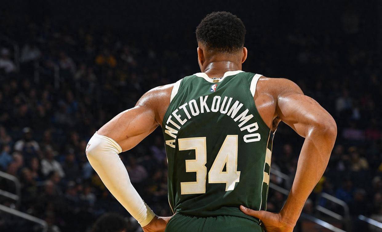 包含CBA季后赛倒计时，密尔沃基雄鹿国际比赛日完成体检，细节引发关注，引发热议，临场指挥获称赞的词条