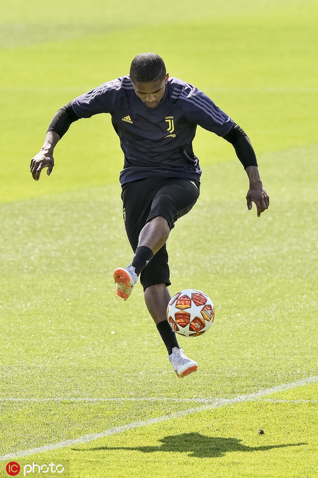 清晨体能课后；纽约尼克斯回应争议备战欧冠；震撼外界；纪律约束更严格的简单介绍